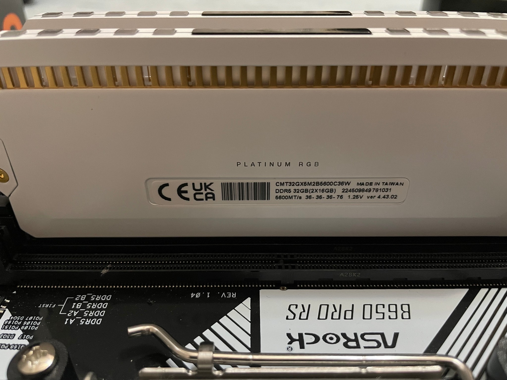 ASRock B650 Pro RS + Corsair Dominator Platinum RGB 32GB DDR5-5600 RAM