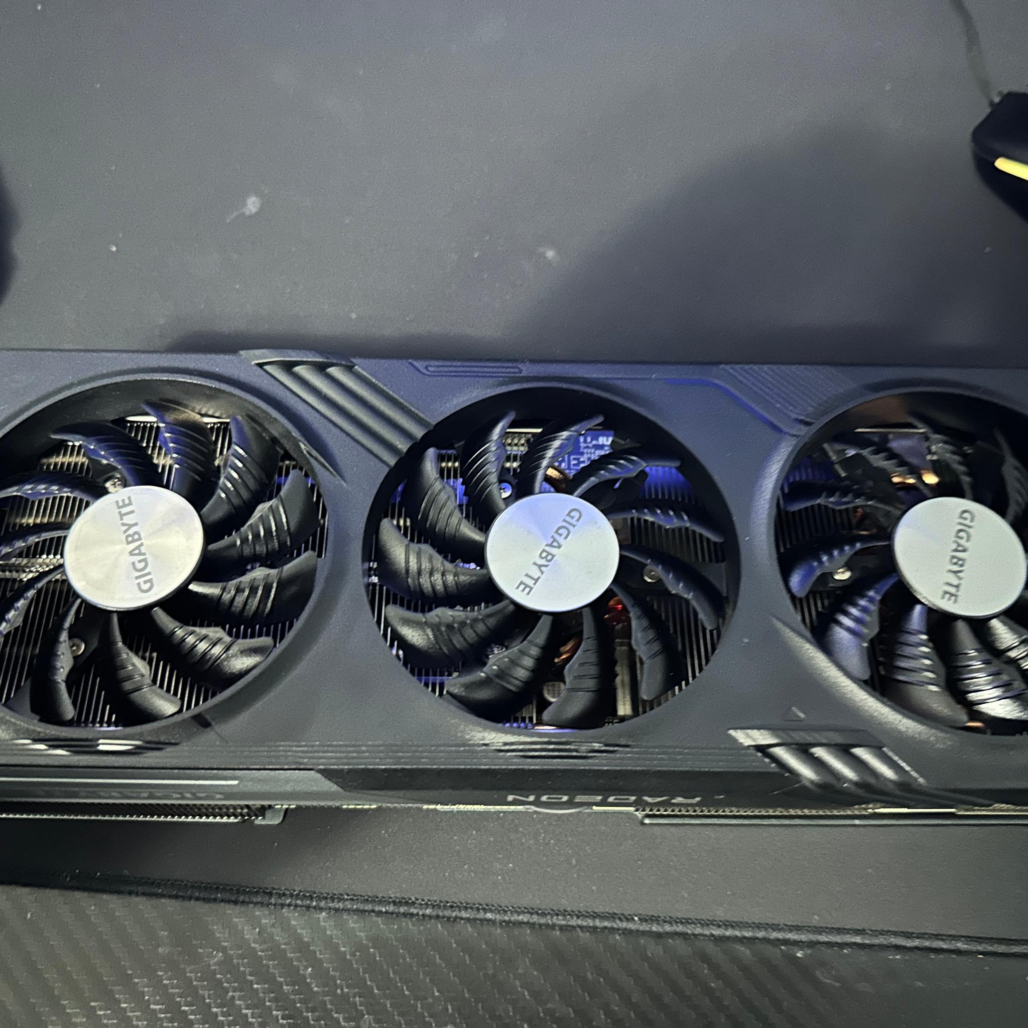 Gigabyte Radeon RX 7600 XT GAMING OC 16G