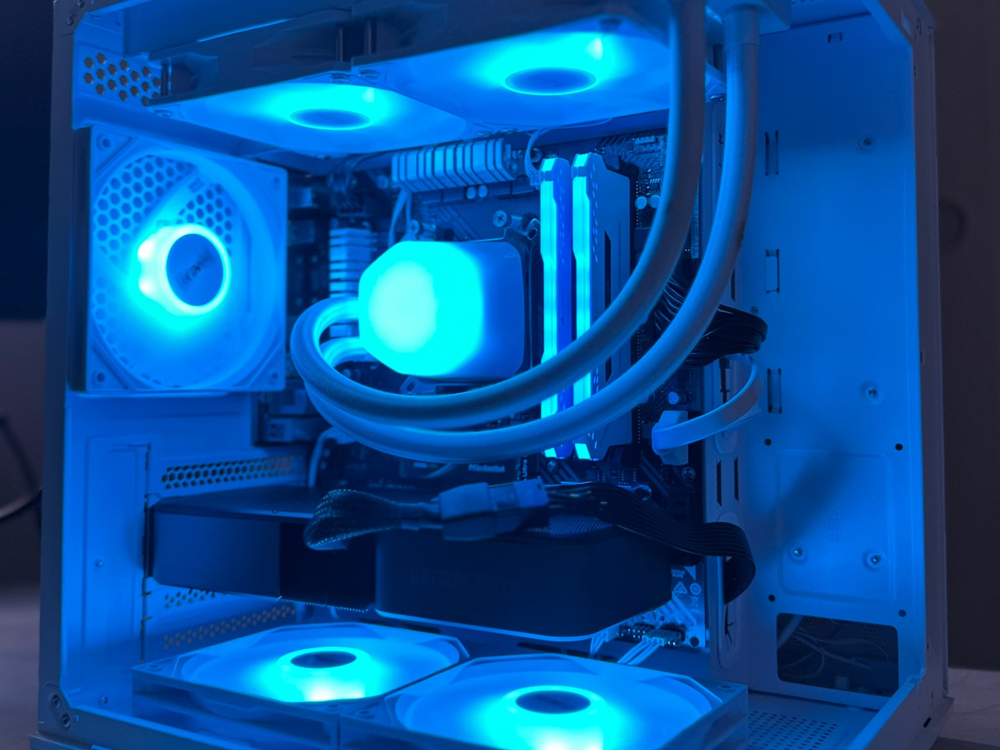 Ryzen 7 3700X / RTX 3070 / 512GB NVME / 32GB RAM