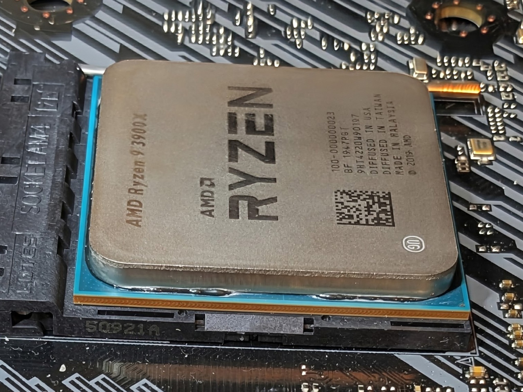 AMD Ryzen 9 3900X