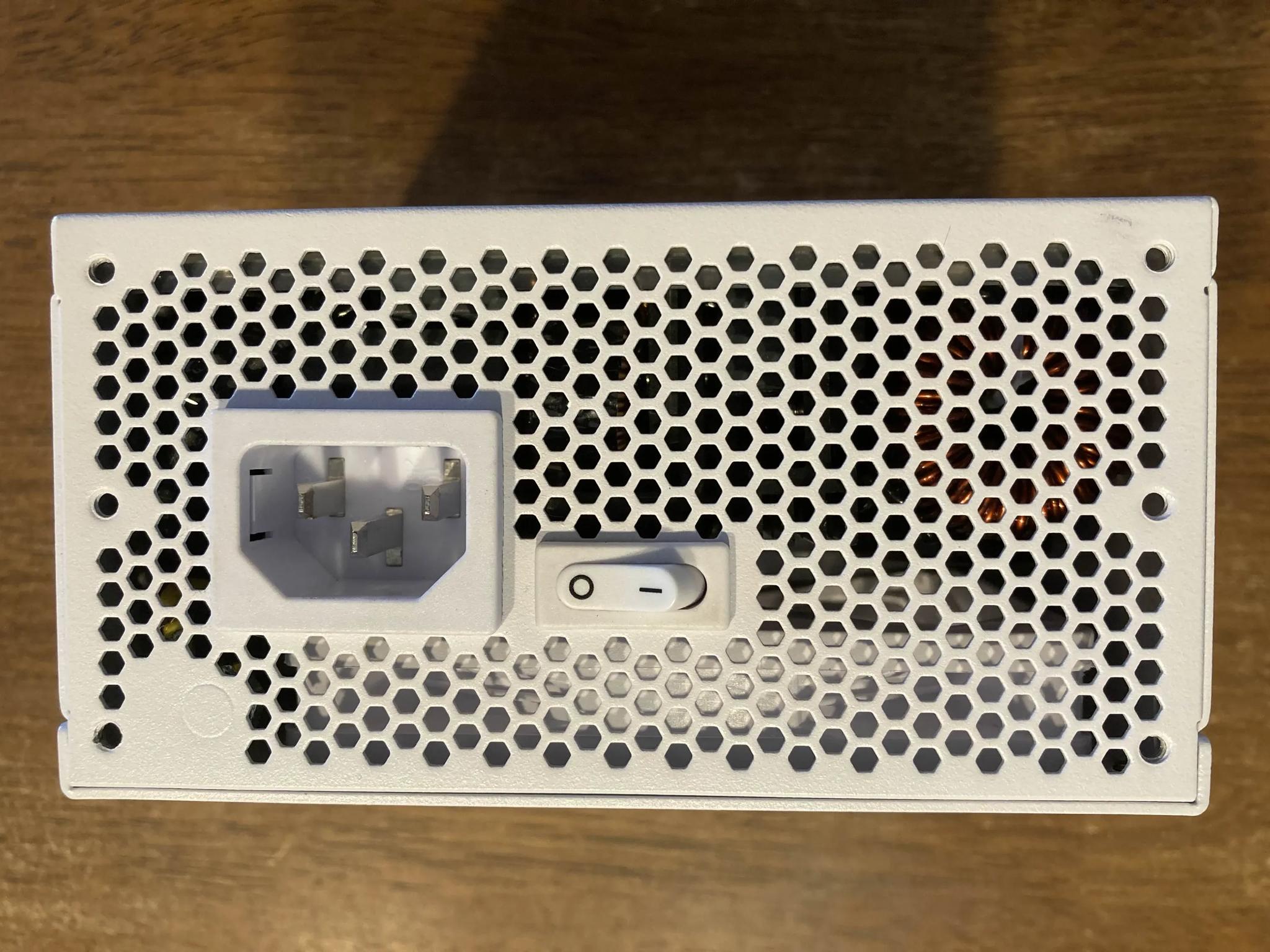 Lian Li SP750 750W 80+ Gold Fully-Modular SFX Power Supply
