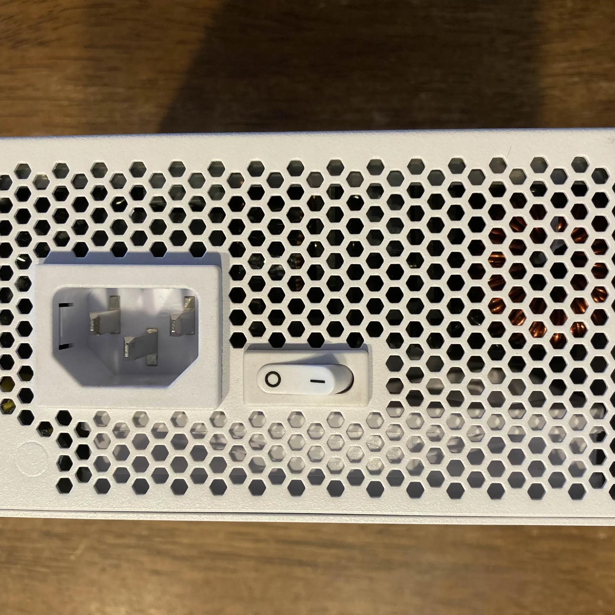 Lian Li SP750 750W 80+ Gold Fully-Modular SFX Power Supply