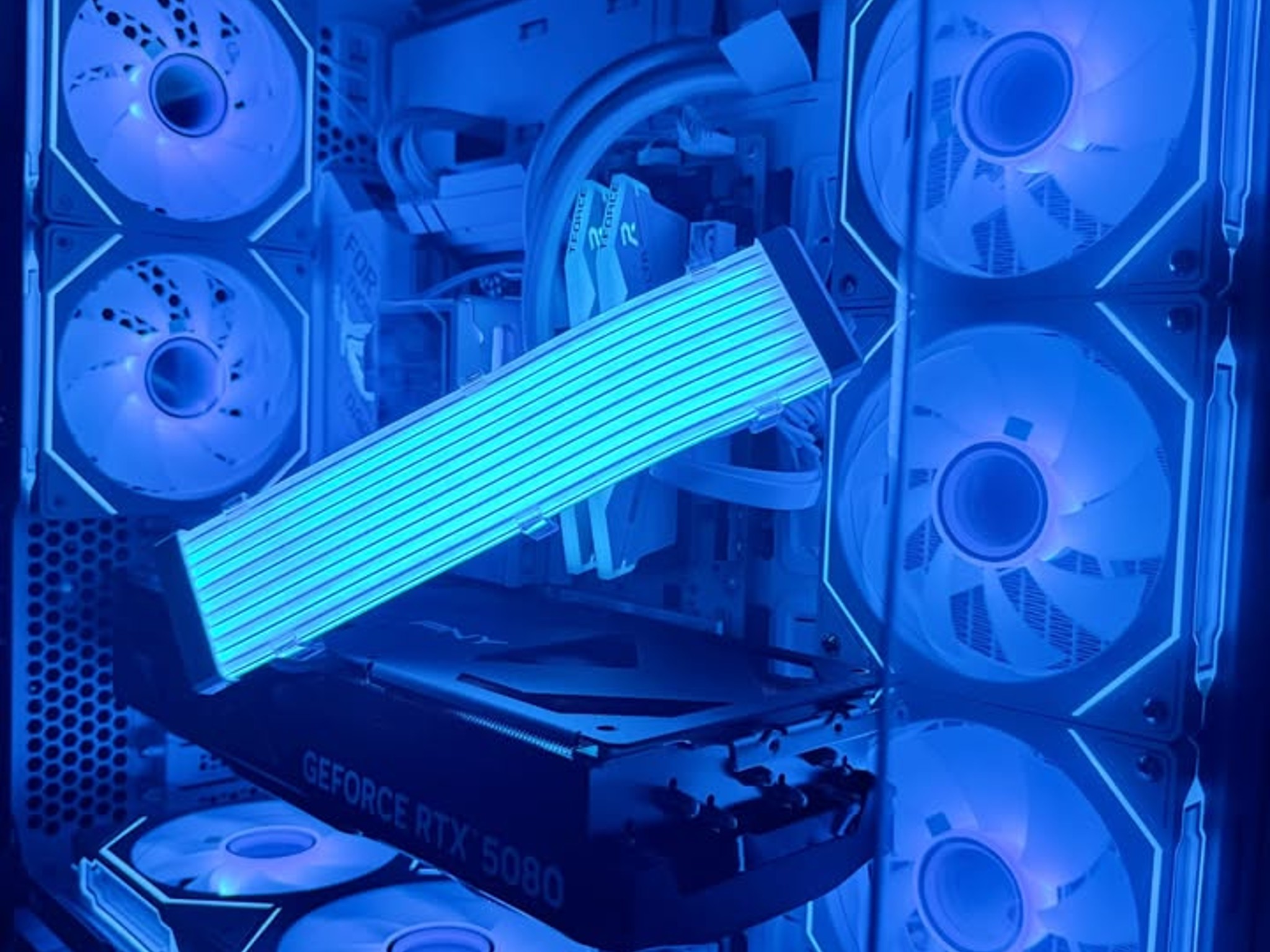 ❄️ Snow Vision- 9800X3D | RTX 5080 |32GB DDR5 | Windows 11 Pro