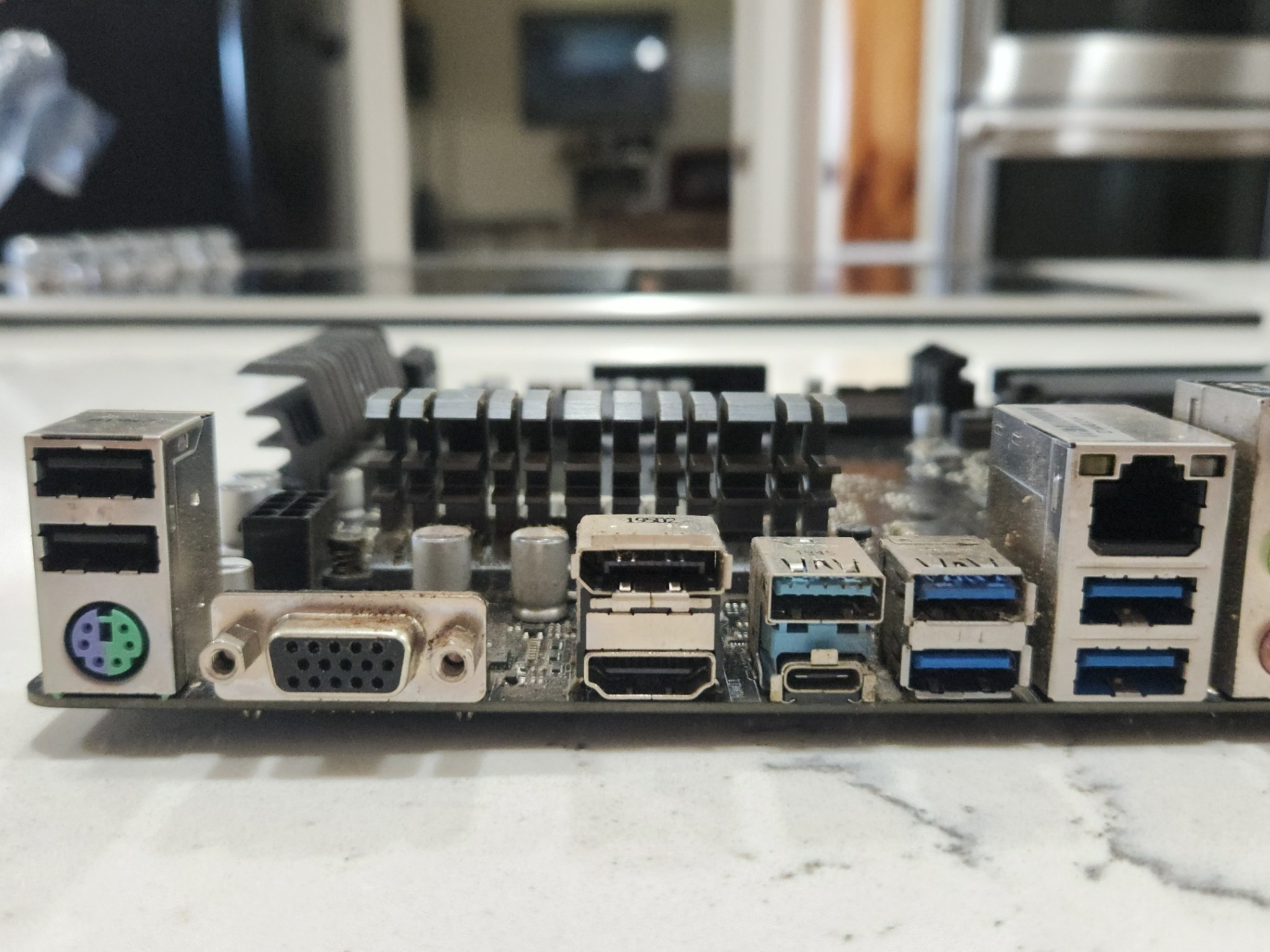 DEAD MEMORY CHANNEL ASROCK B450 PRO4 AM4 MOTHERBOARD NO BOX NO I/O PLATE