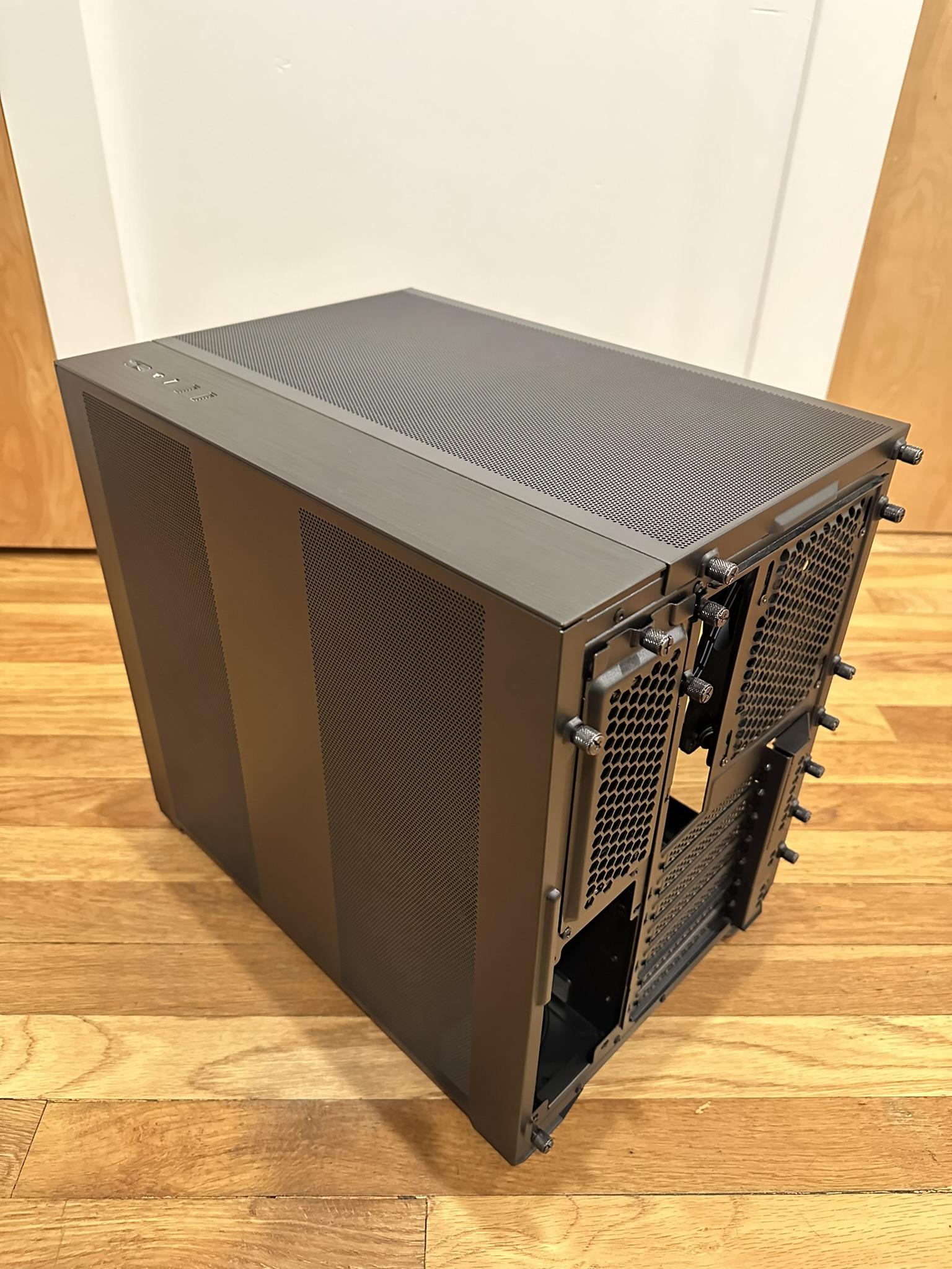 Lian Li 011 Air Mini w/ PCIe 4.0 Vertical bracket kit