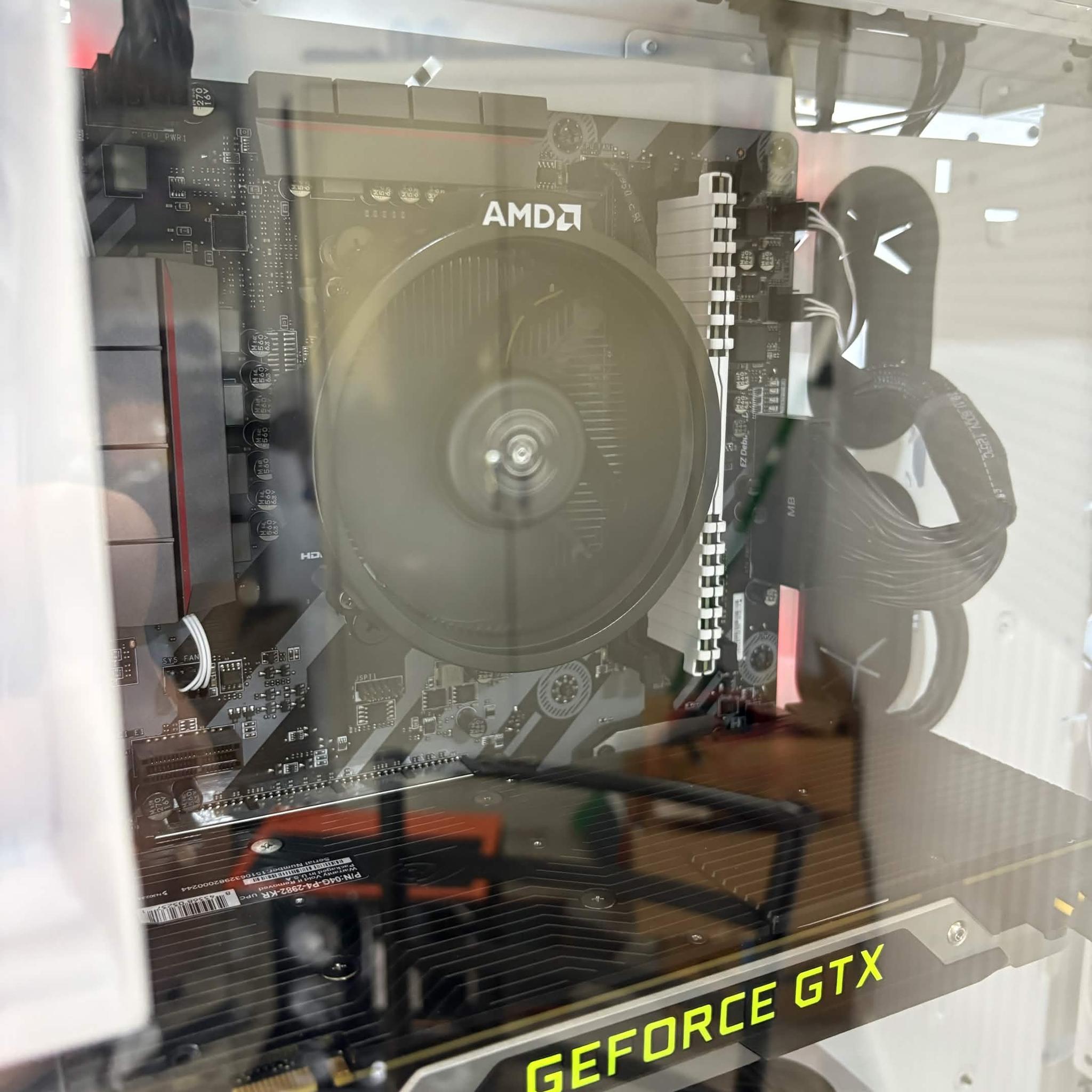 White Gaming Computer - Ryzen 7 - GTX 980