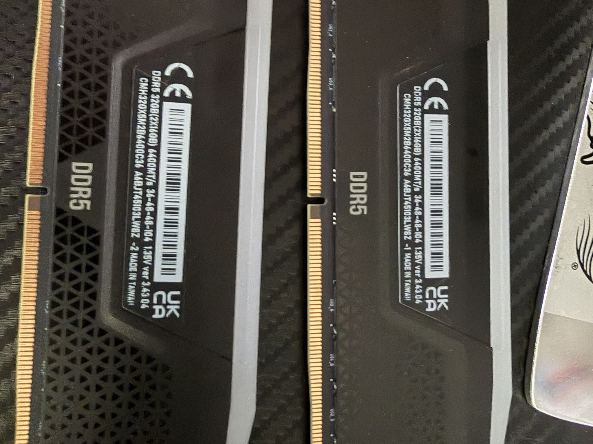 CORSAIR Vengeance RGB DDR5 32GB (2x16GB) 6400MHz CL36 (Black) - Good Condition