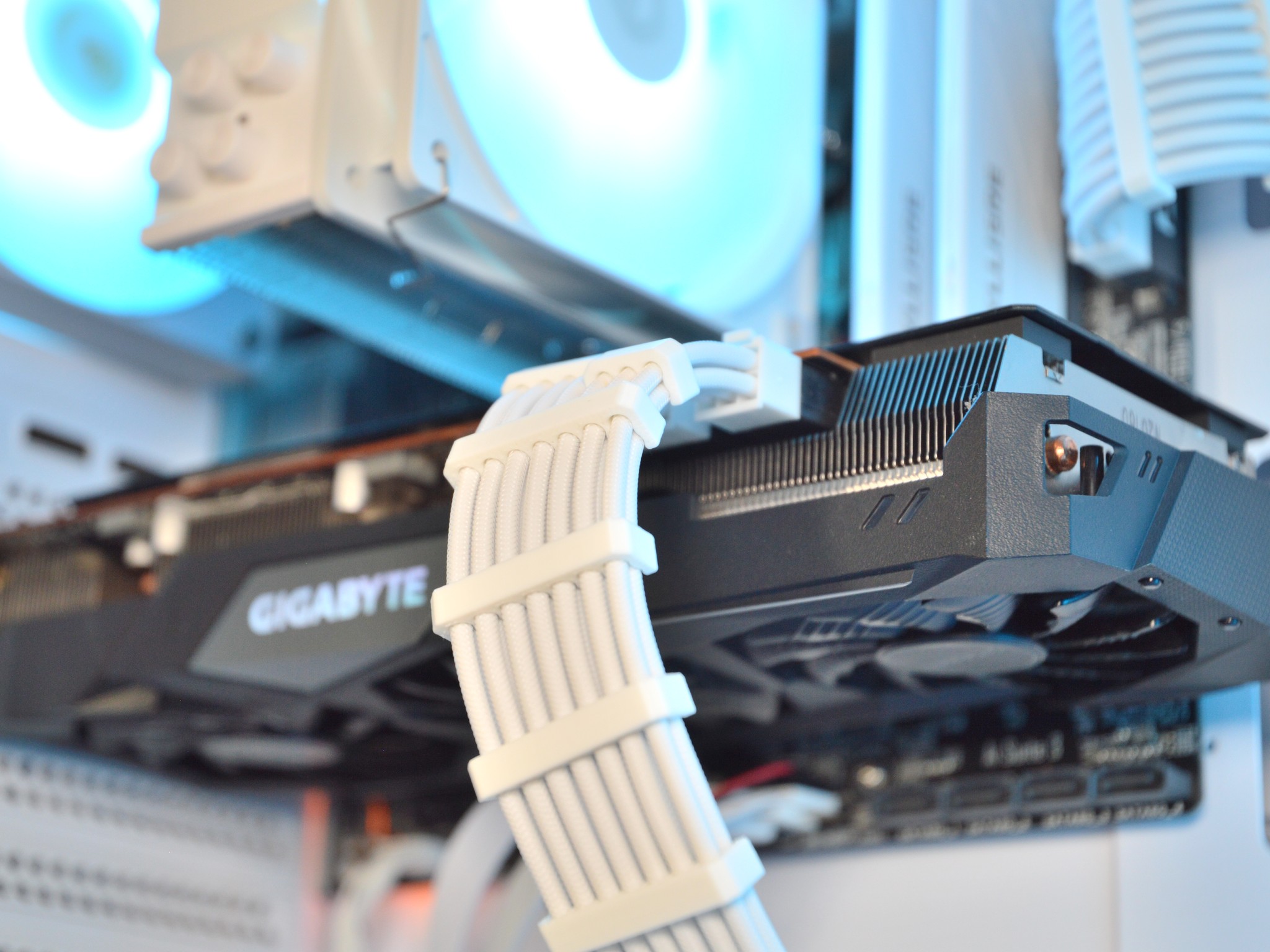🧊🔨 | RX 5700XT 8GB | RYZEN 7 2700 | 16GB DDR4 RAM | 1TB NVME SSD | Ice Breaker |