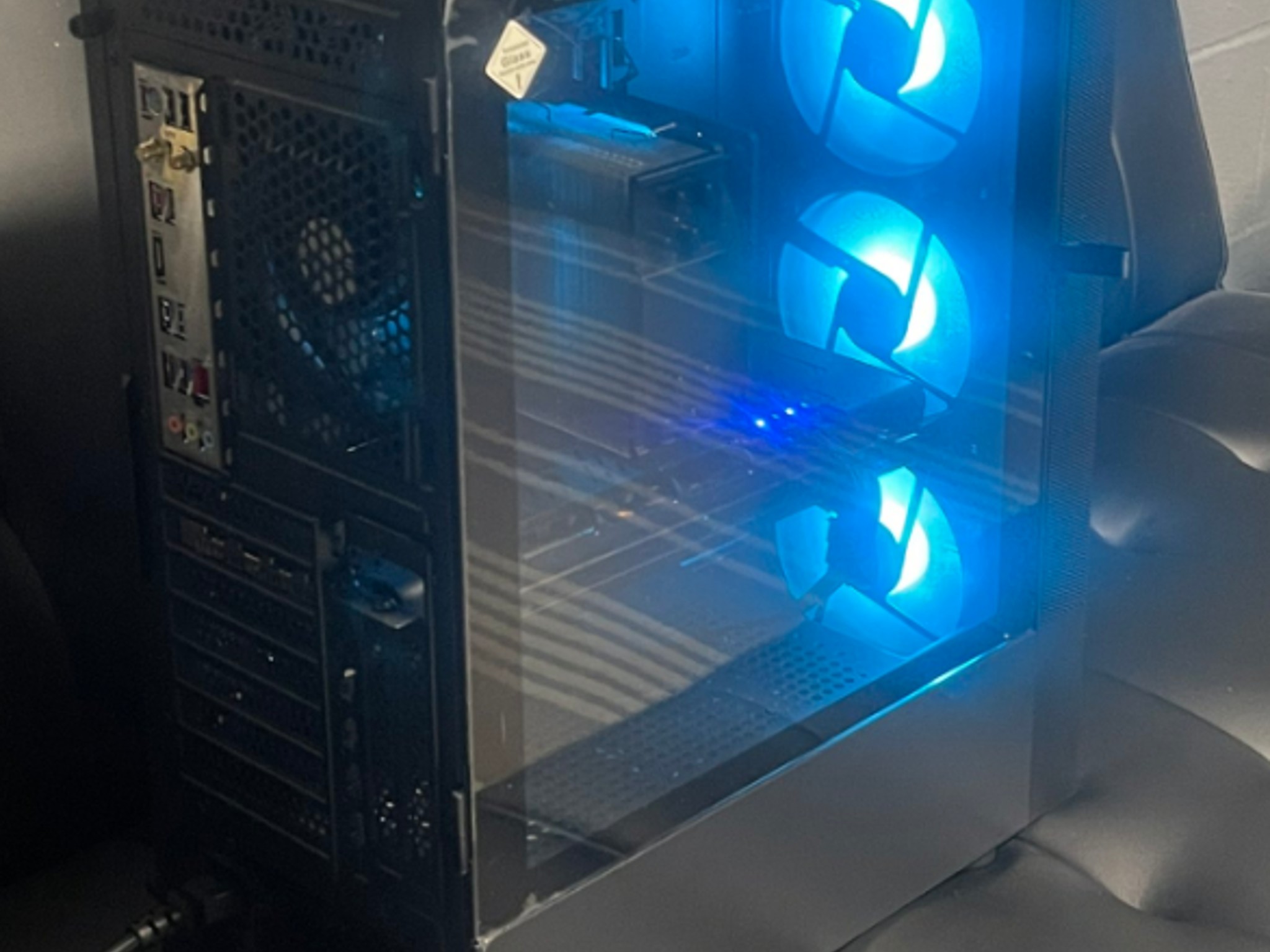 RX 5600 XT, Intel Core i3-10105F, Gigabyte Z590 UD AC (WiFi)