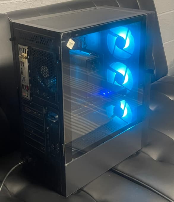 RX 5600 XT, Intel Core i3-10105F, Gigabyte Z590 UD AC (WiFi)