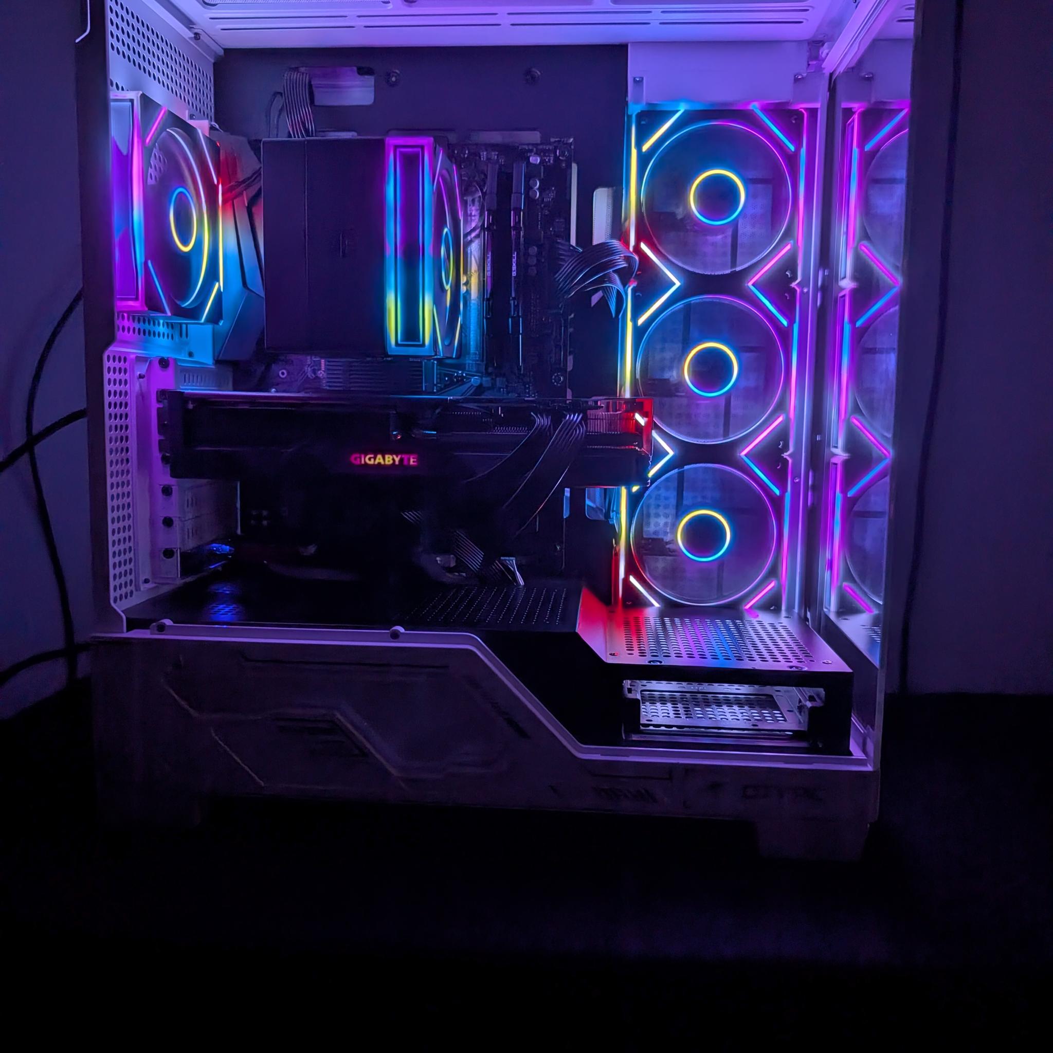 Gaming PC RX 7700 XT-Ryzen 7 5700x-32GB DDR4 3200-1 TB NVME