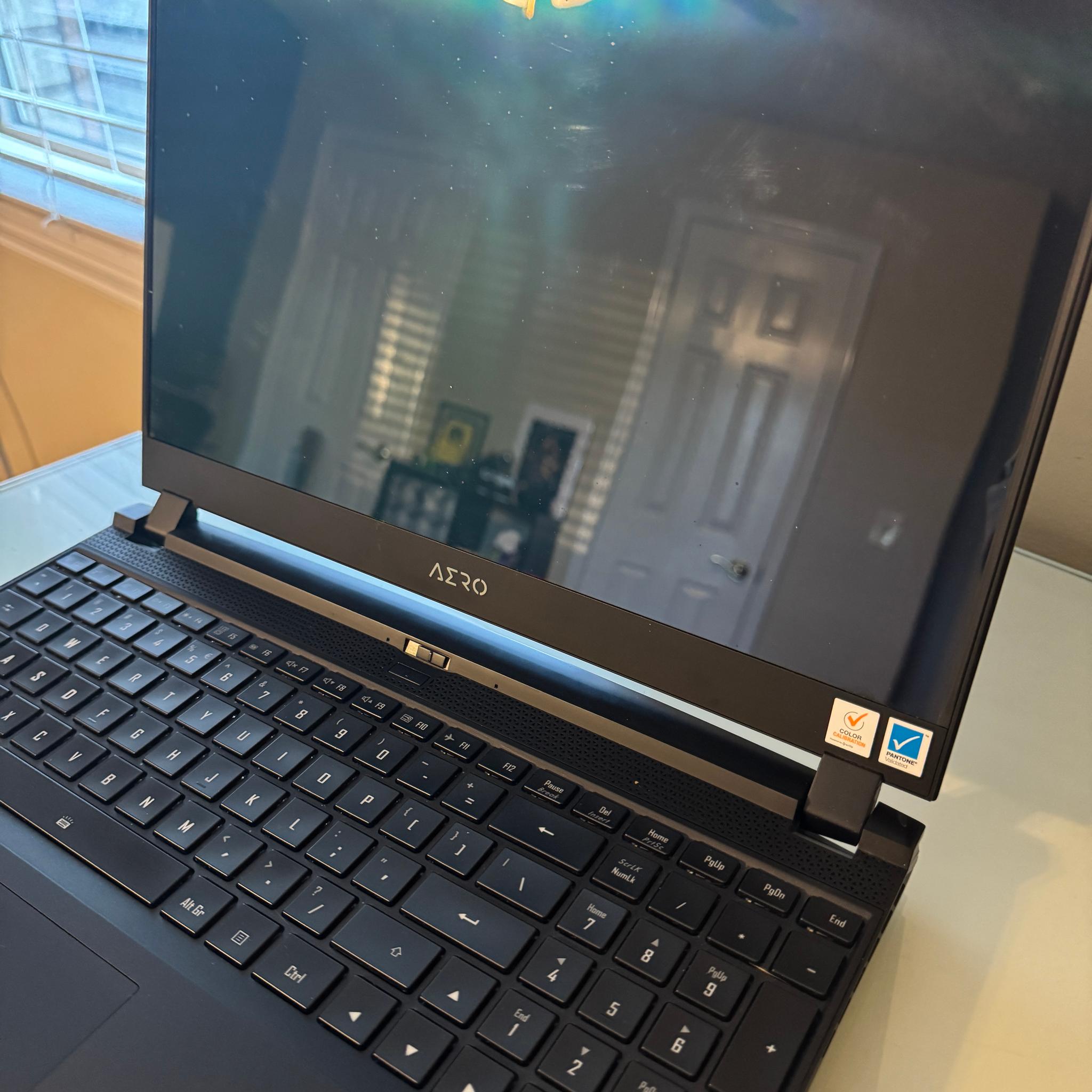 GIGABYTE Aero 15.6" 4K OLED Laptop - Intel Core i7-11800H - 16GB - NVIDIA GeForce RTX 3060 1TB SSD