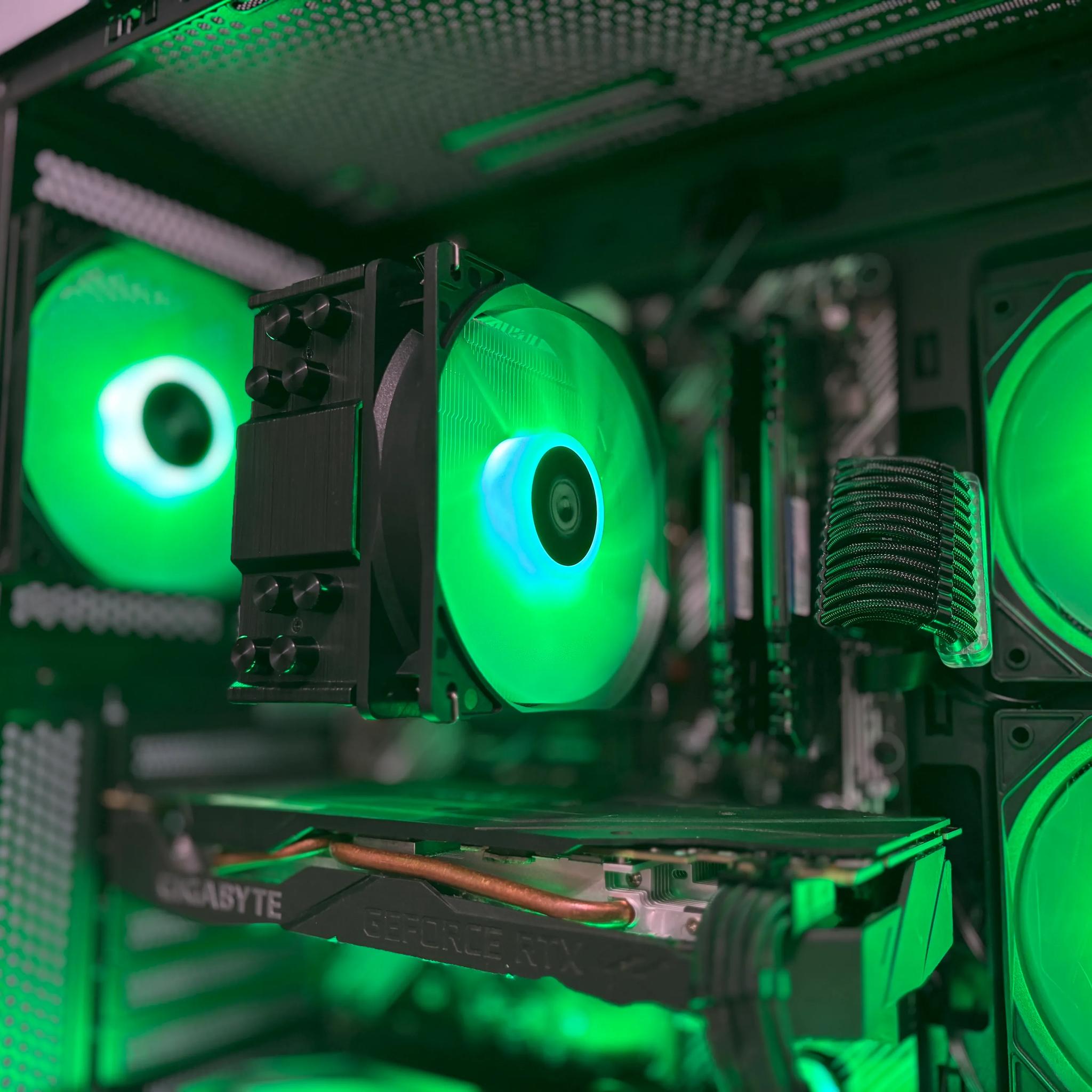 Fish Tank RTX Gaming PC