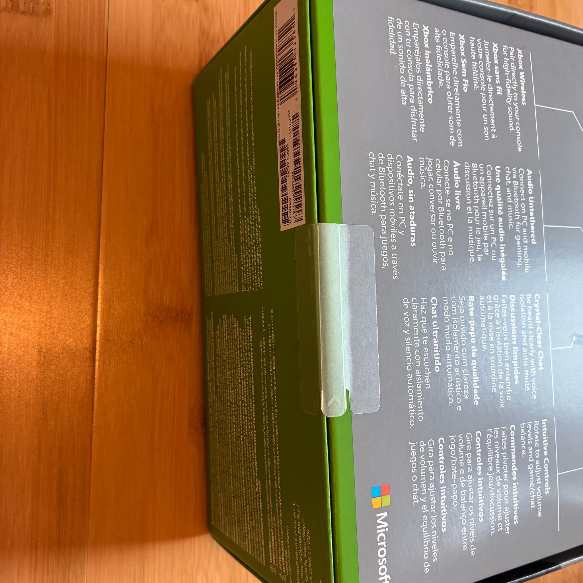 1TB Xbox Series X - White + Headphones