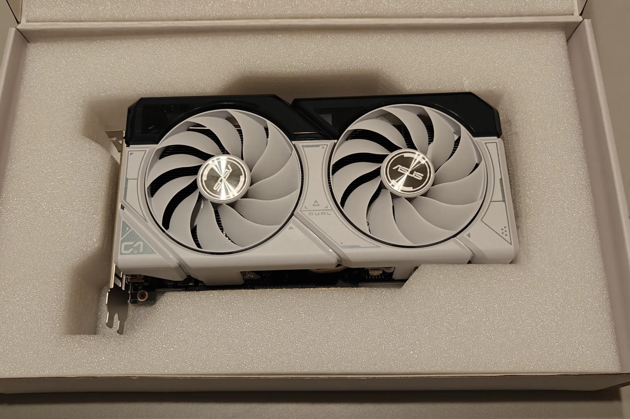 ASUS Dual GeForce RTX 4060 Ti White OC Edition 8GB GDDR6