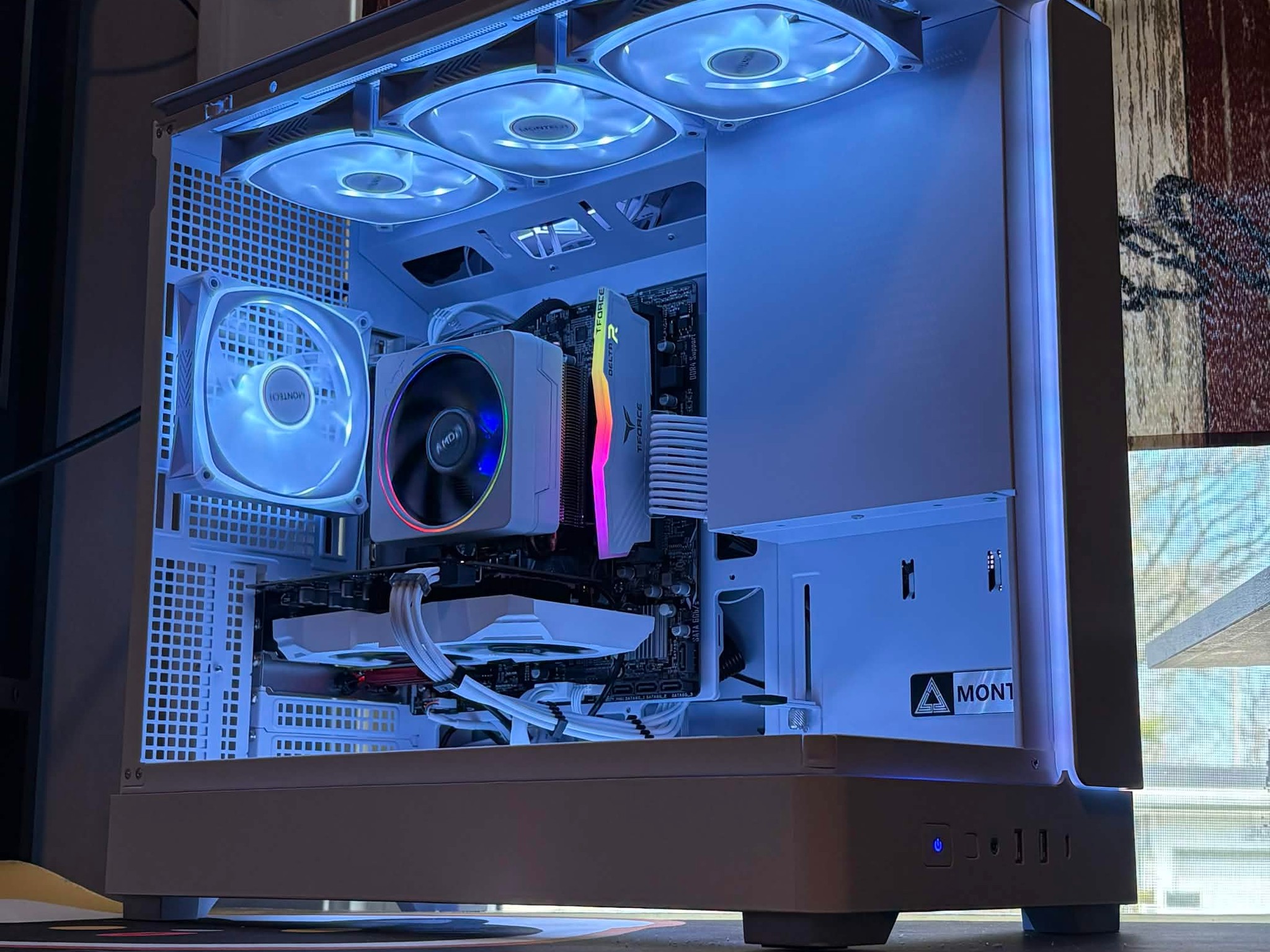❄️ White Phantom – Ryzen 7 2700X | White 1660 Ti | 1TB NVMe ❄️