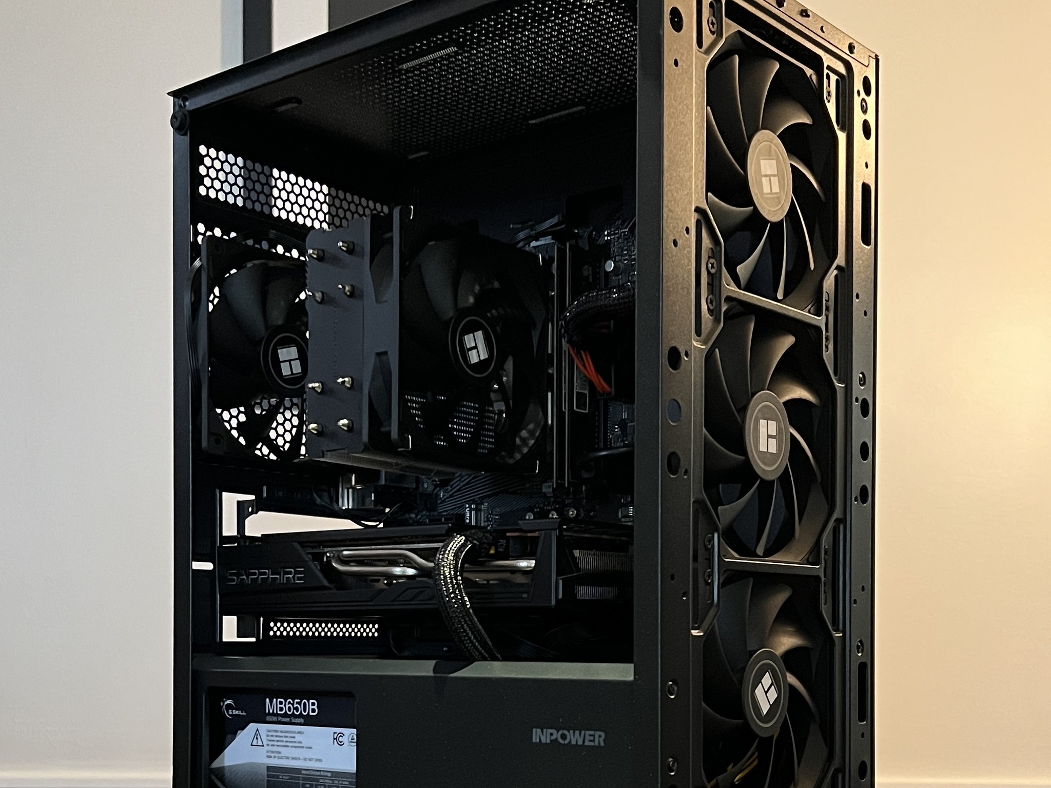 ⚫️BLACK OUT⚫️|| Ryzen 5 3600 + Radeon RX 5600XT || Non-RGB