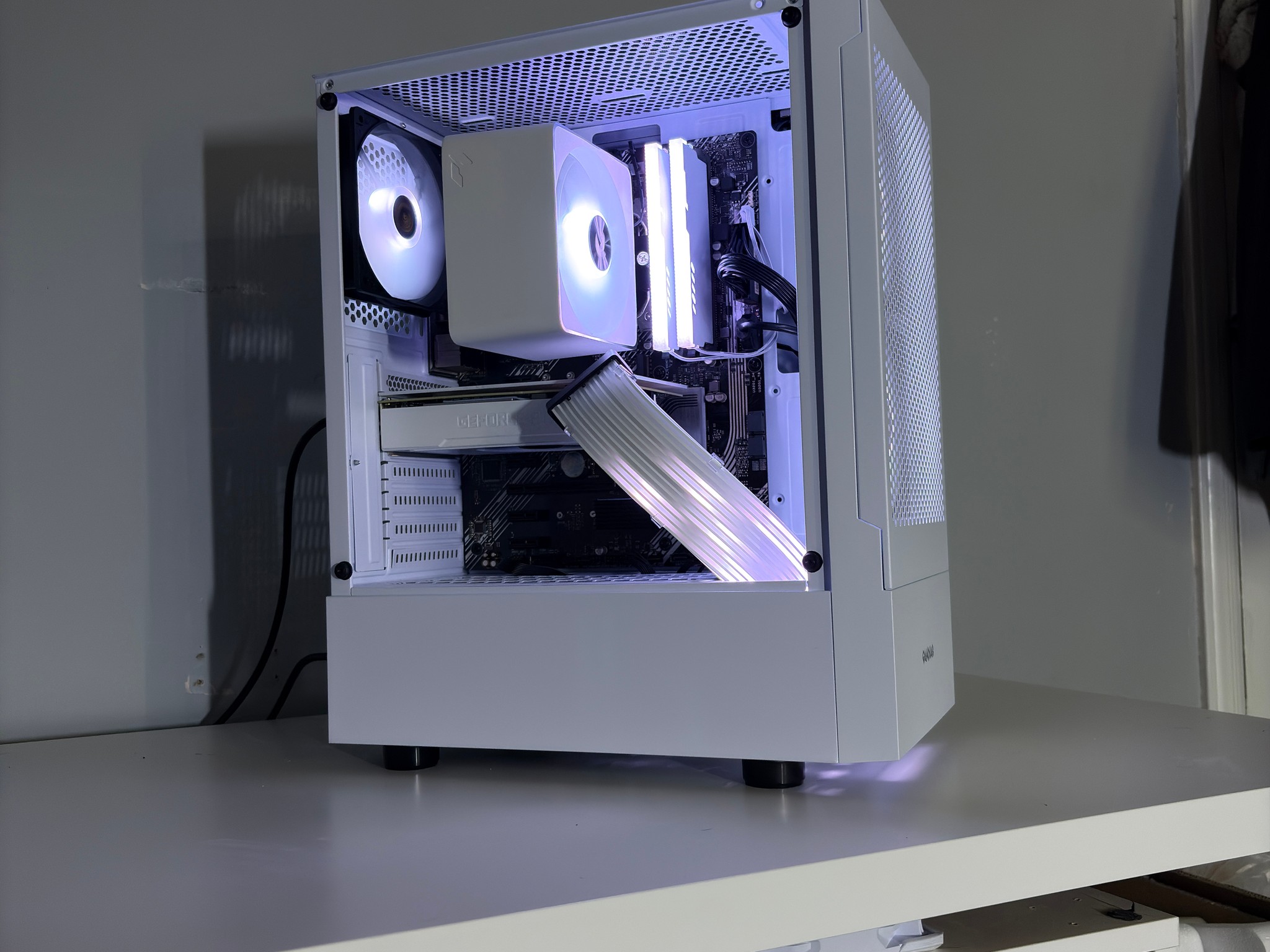 White Gaming PC | i7 + RTX 2060 Super | 16GB 3200MHz | Ready to Play