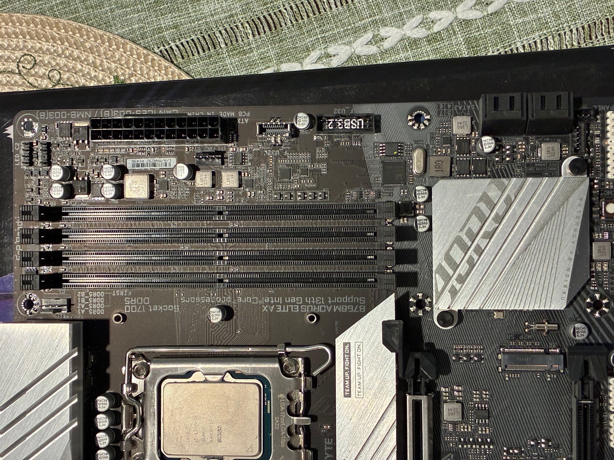 Gigabyte B760M AORUS ELITE AX + Intel I5-13600kf