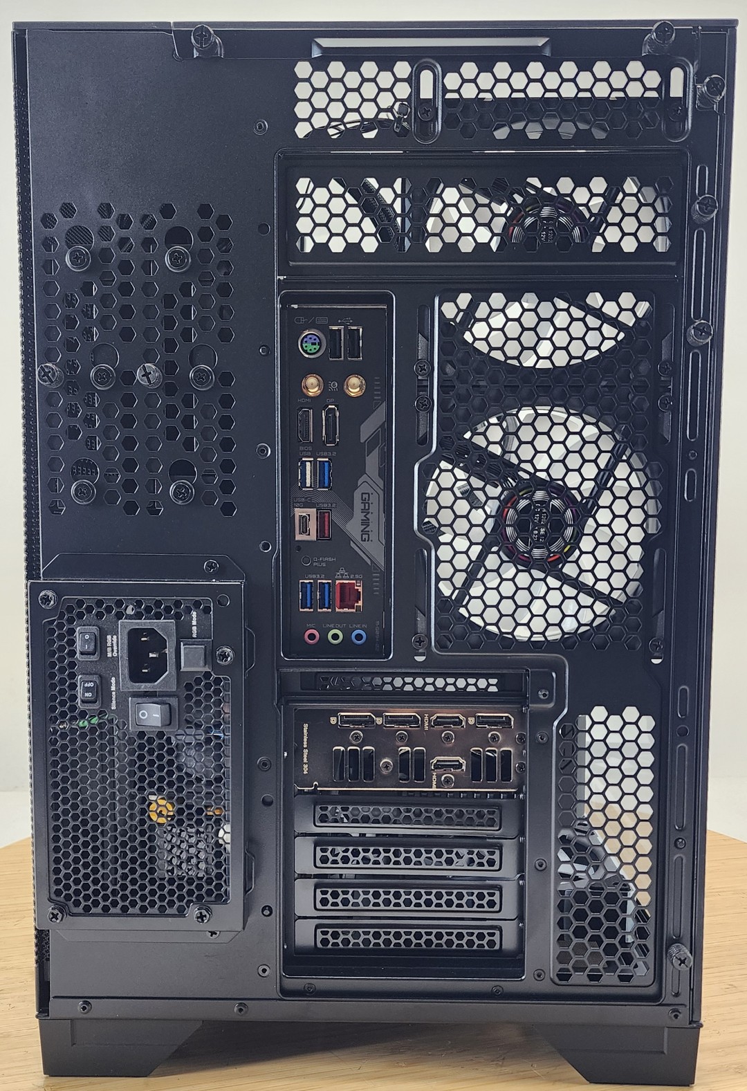 Gaming PC Ryzen 7 9700X 32GB RAM 1TB SSD RTX 4070 Ti SUPER 16GB