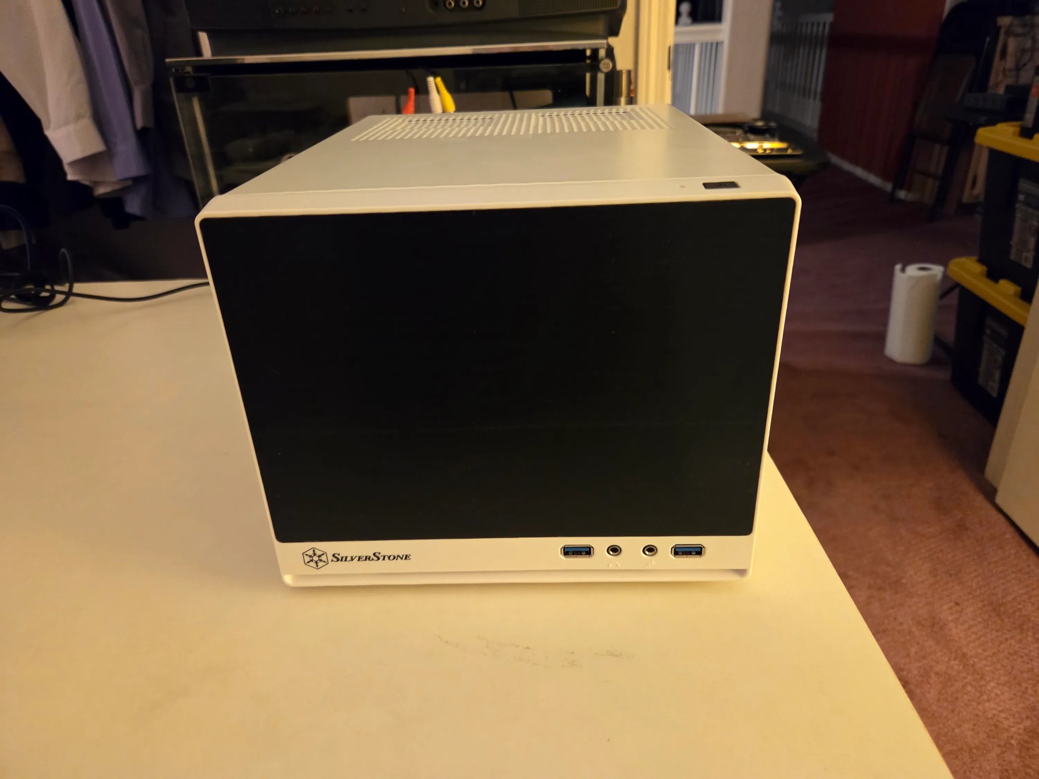 SilverStone Mini-ITX PC Case SST-SG13WB-Q-USA w/ Bonus Fan