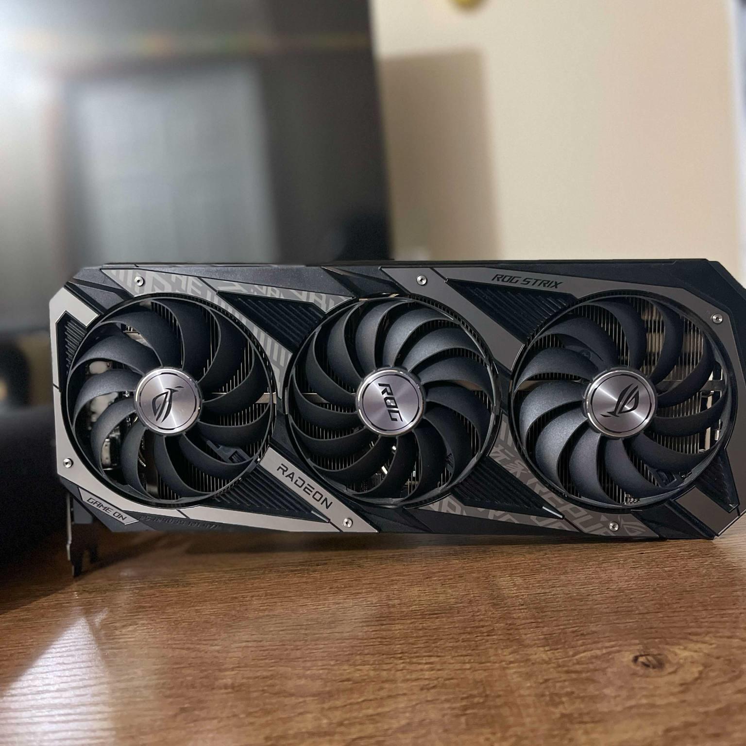 ASUS ROG Strix Radeon RX 6750 XT 12GB GDDR6 - Excellent Condition