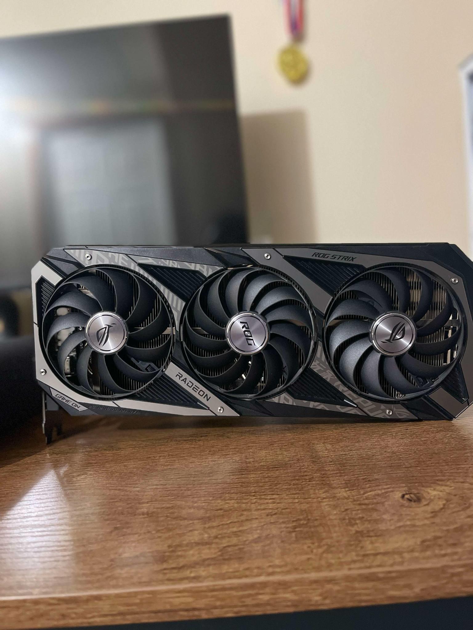 ASUS ROG Strix Radeon RX 6750 XT 12GB GDDR6 - Excellent Condition