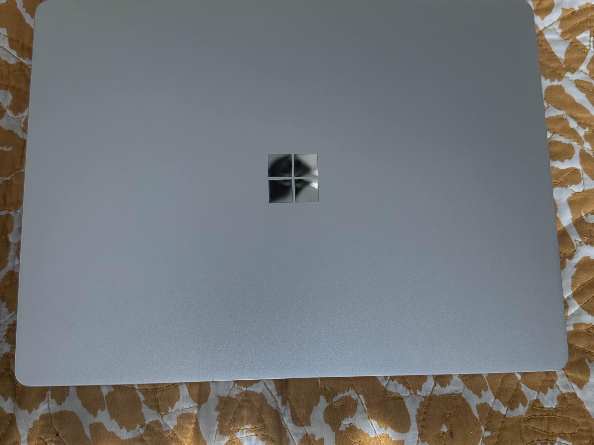 Microsoft Surface Laptop Go 12." i5 10th gen, 64gb SSD, 4gb RAM, Win 11