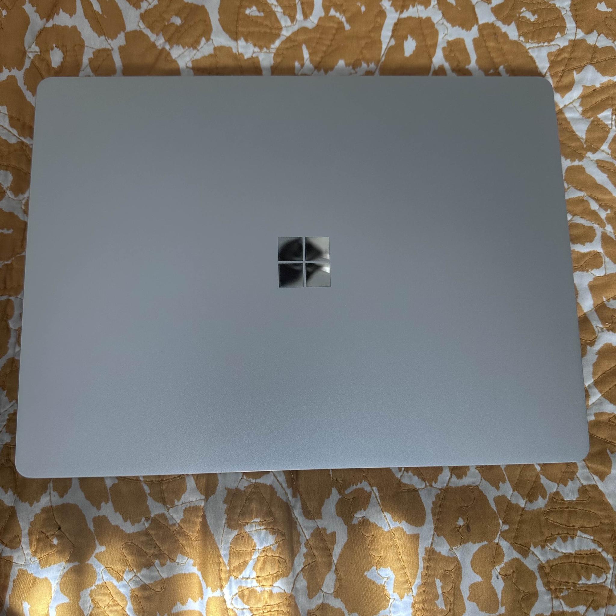 Microsoft Surface Laptop Go 12." i5 10th gen, 64gb SSD, 4gb RAM, Win 11