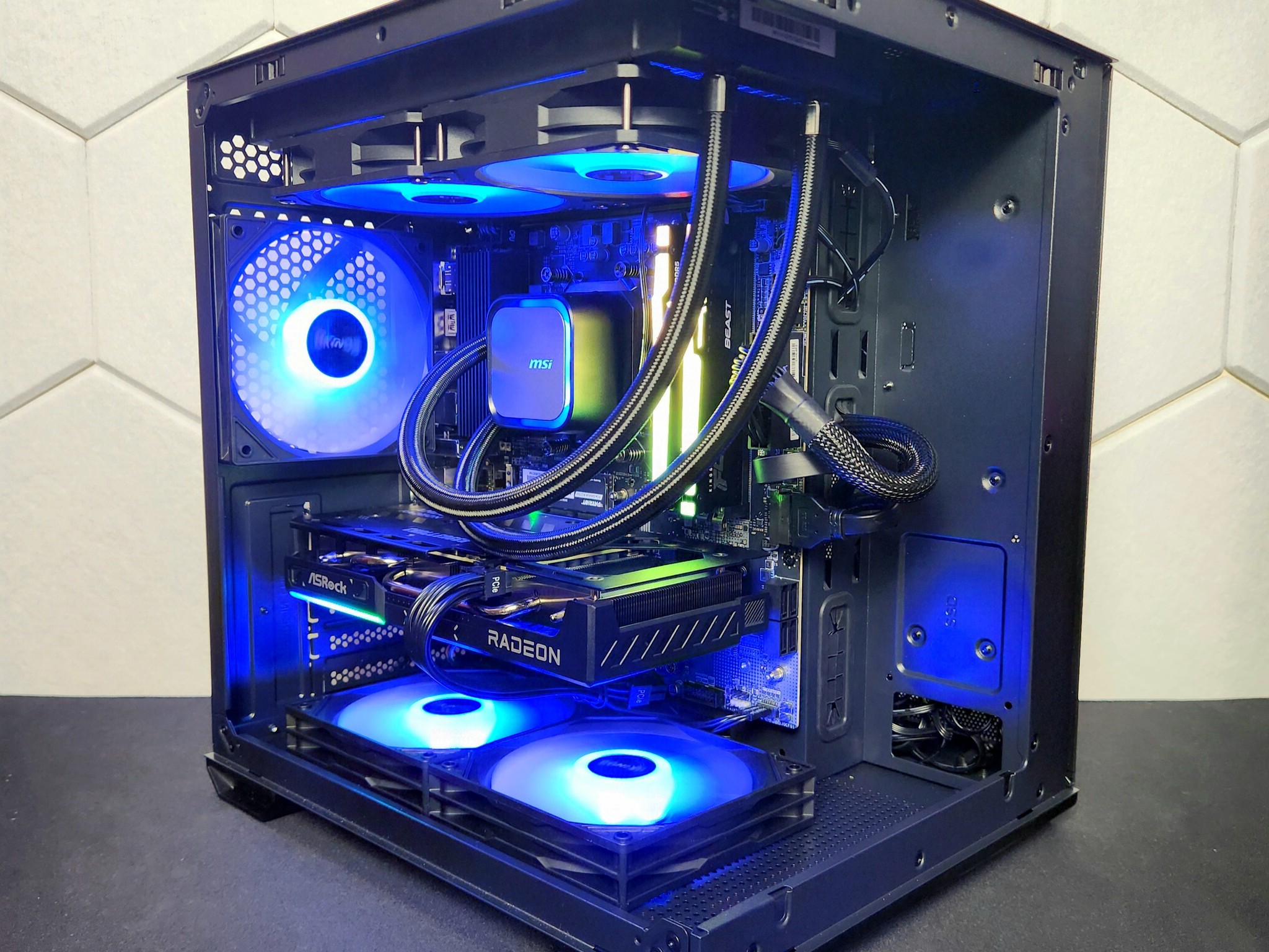 RX 9060XT 16GB  | Ryzen 5 7500X3D | 16GB DDR5 | 1TB SSD | WIFI+BT