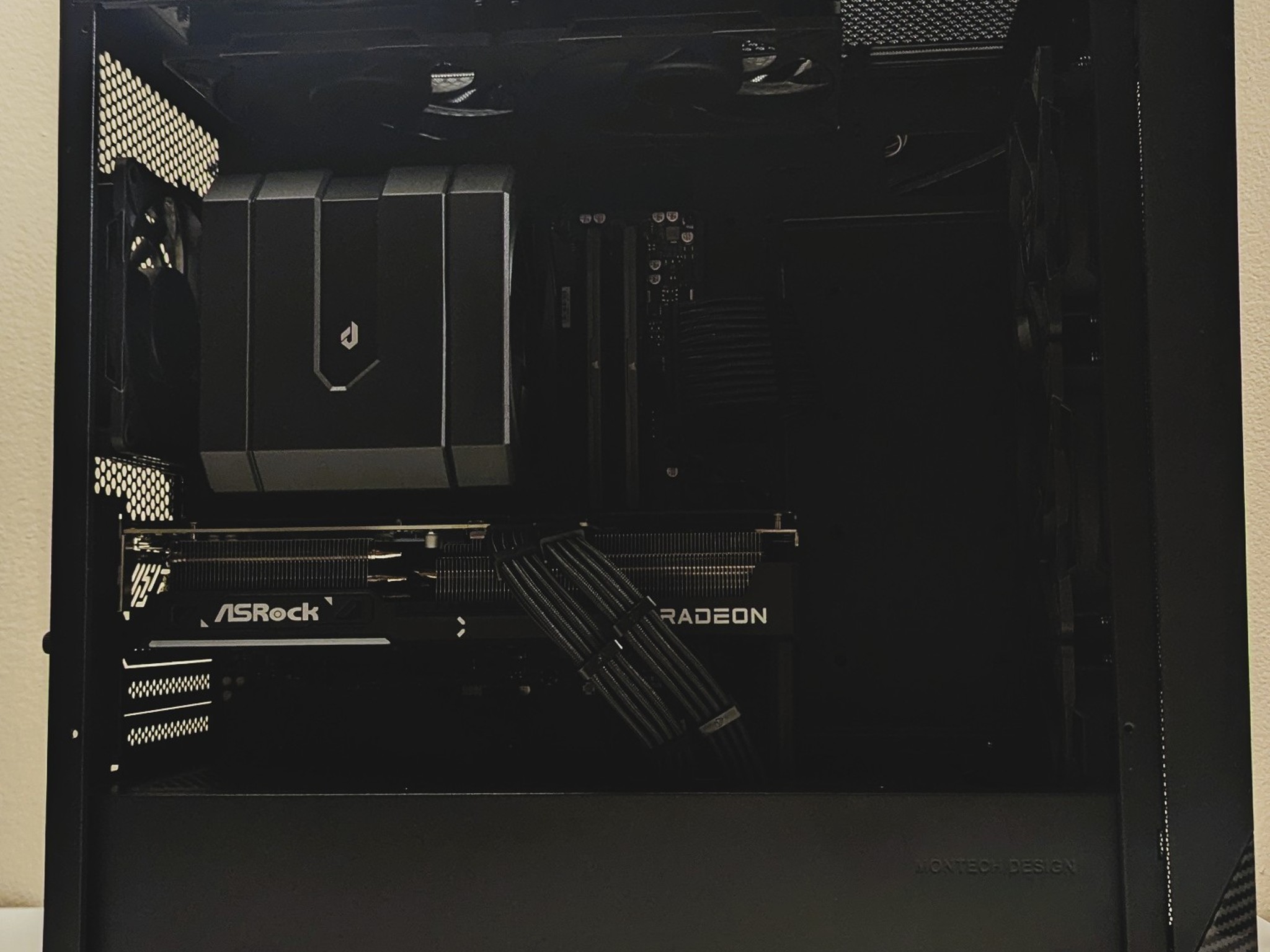 Blackout Gaming PC - Ryzen 9600X | RX 9070 XT 16GB | 1TB SSD| 16GB DDR5 6000 CL 30| WIFI+BT|
