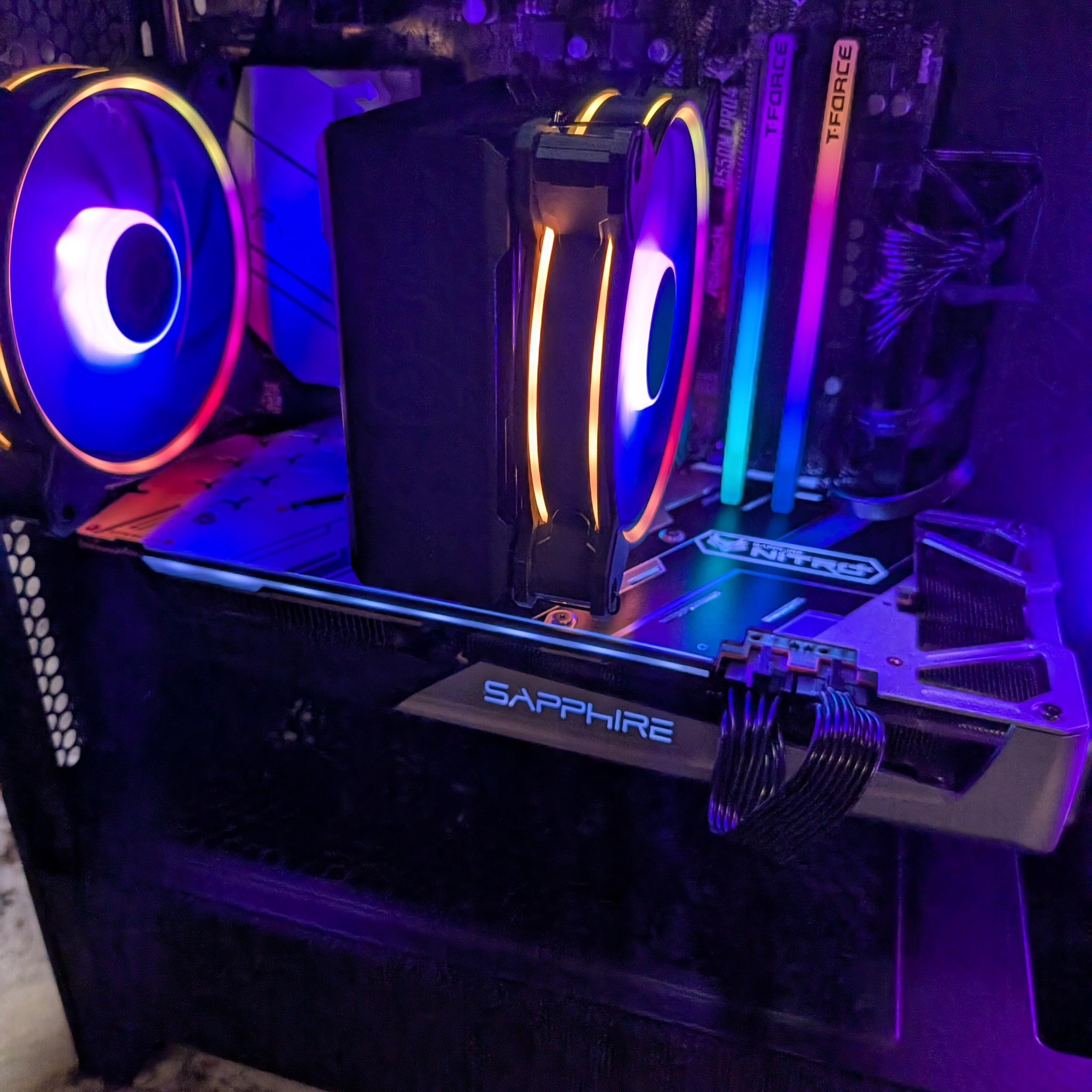 | RYZEN 3600 | RX5700XT | B550 | 16GB