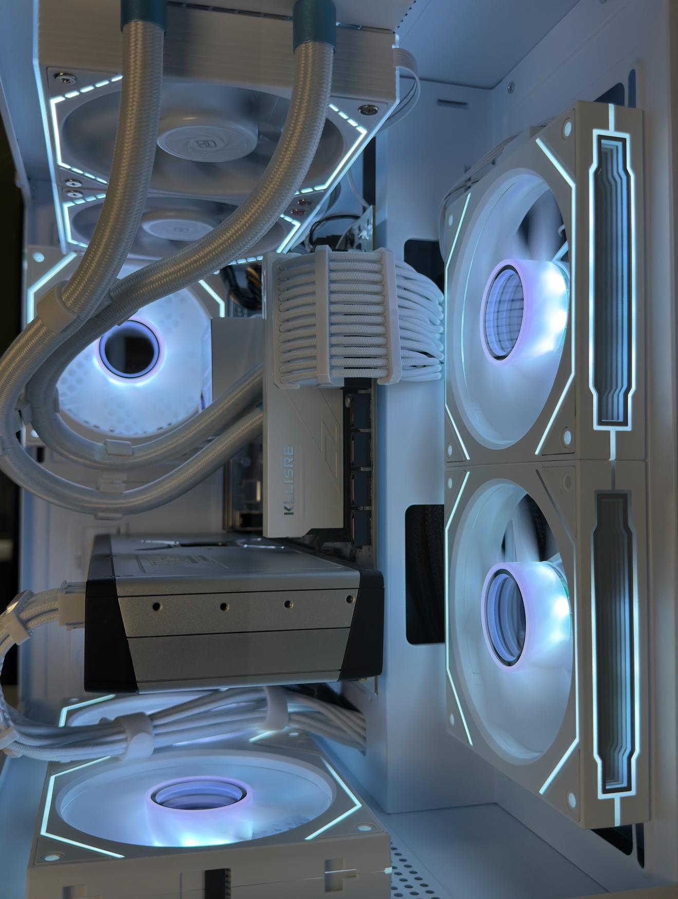⚪️WHITEOUT FURY⚪️ 1440p | RX 6800 16GB | RYZEN 5 5600X | 1TB M.2
