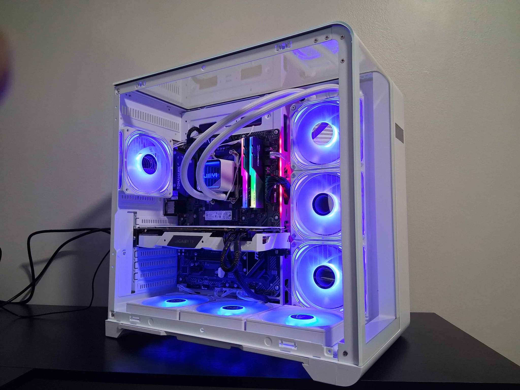 ⚪🟣Gaming PC🟣⚪ Ryzen 5 3600XT / 16GB DDR4 / 2.5TB Storage / GIGABYTE RTX 2070 / WINDOWS 11 / WIFI