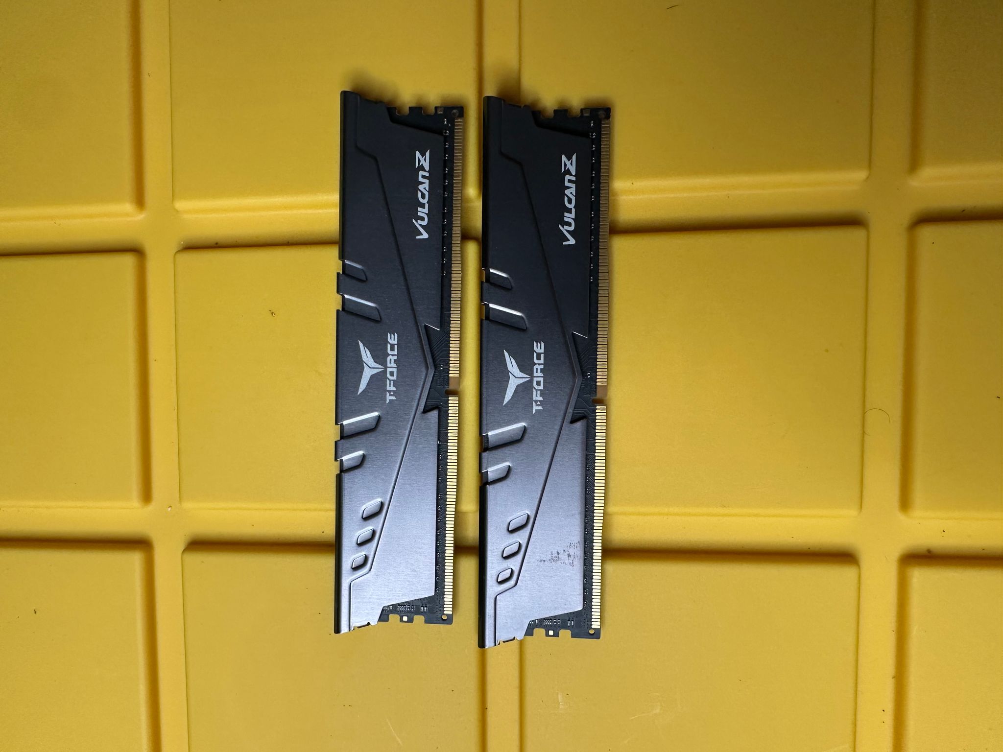 Teamgroup T-Force Vulcan Z 16GB (2x 8GB) DDR4 3000 MHz Gaming Memory, Gray
