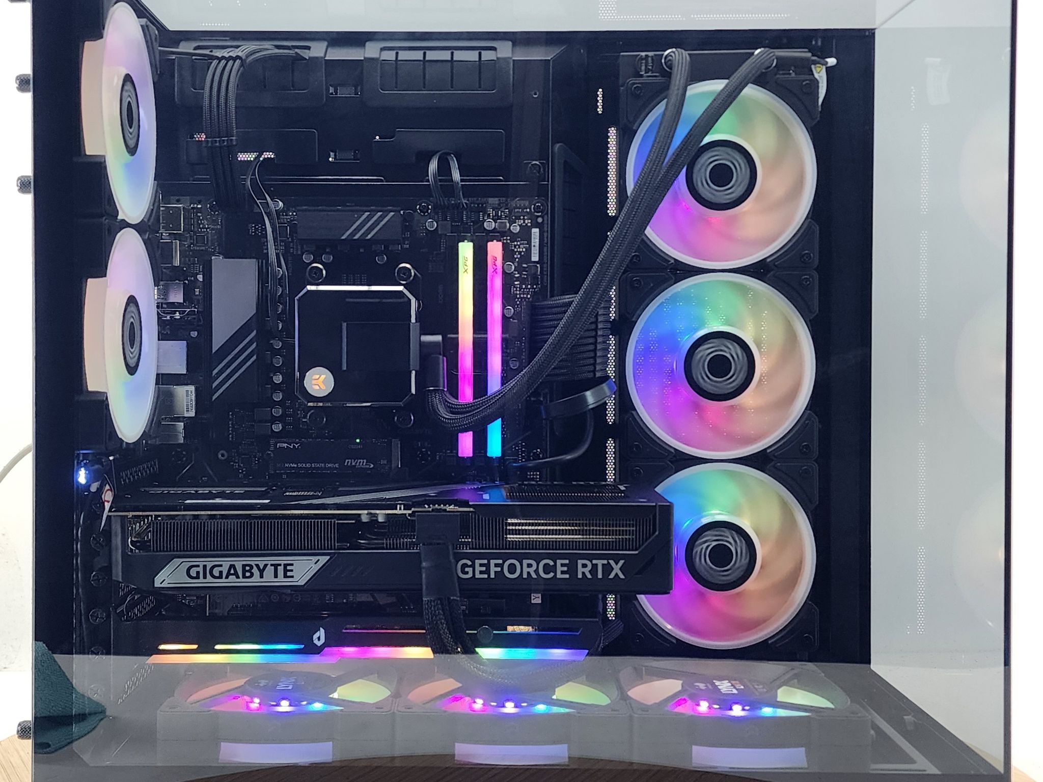 Gaming PC Ryzen 7 9700X 32GB RAM 2TB SSD RTX 5070 Ti 16GB Windows 11 Computer
