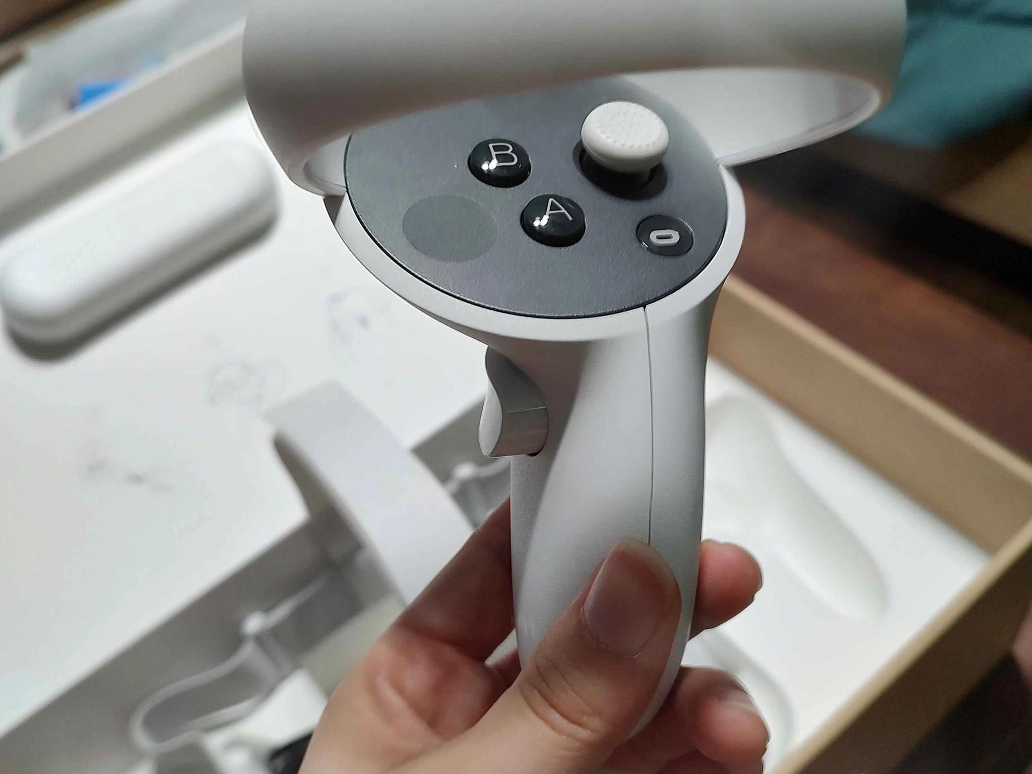 Oculus(Meta) Quest 2 128GB Headset + 2 Controllers and Accessories
