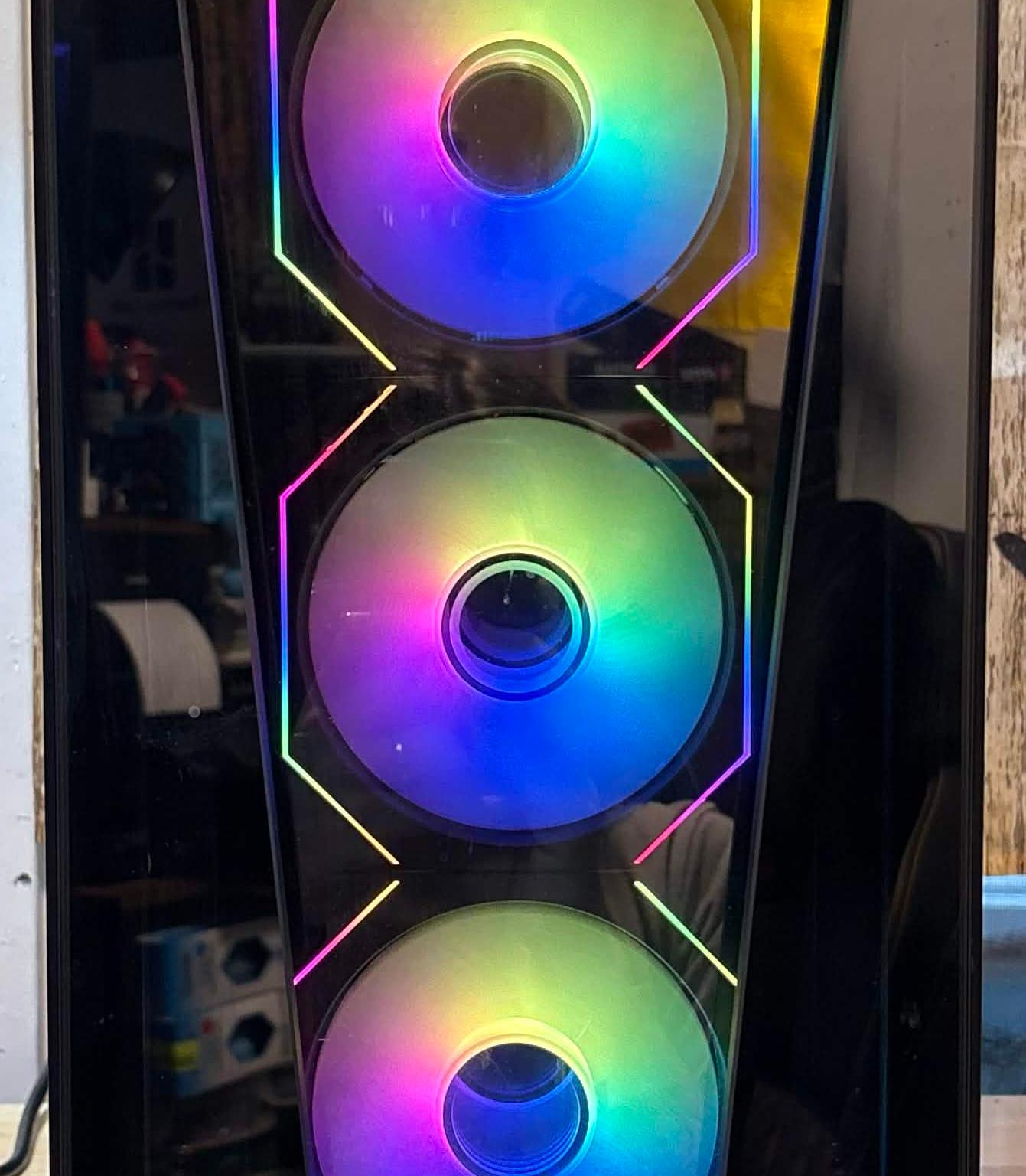 Black Cat Customs Shadowclaw Gaming PC – RX 6600 XT 8GB / i3-10105 / 16GB RAM / 1.25TB Storage