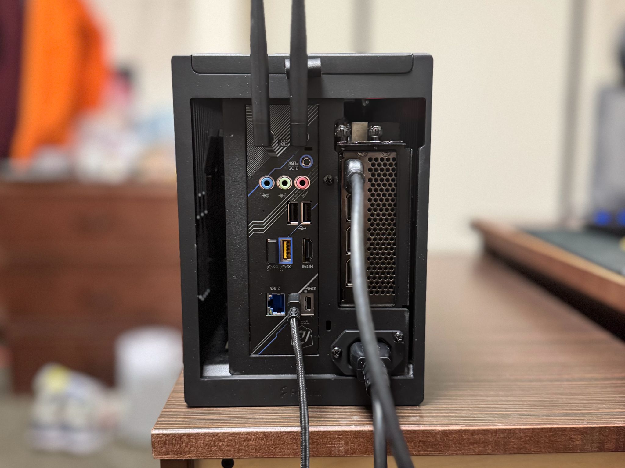 Fractal Terra | Ryzen 7 7700X | RX 6800 XT | 32GB DDR5 (6000 MT/s) | 512GB SSD | 850W Gold SFX PSU